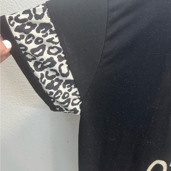 Graphic Tee with Leopard Print Sleeves - Picture 2 of 4